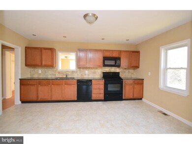 251 Monocacy Dr, Bath, PA 18014 - photo 2