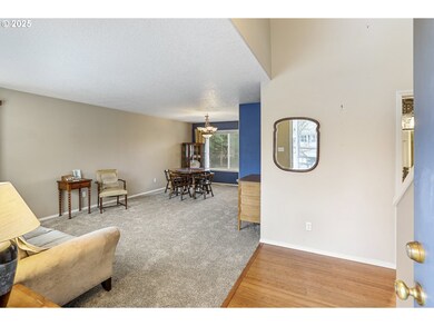 Living Room/Entrance