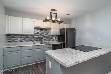 815 Duke Dr unit 427, Grand Forks, ND 58201 - photo 5