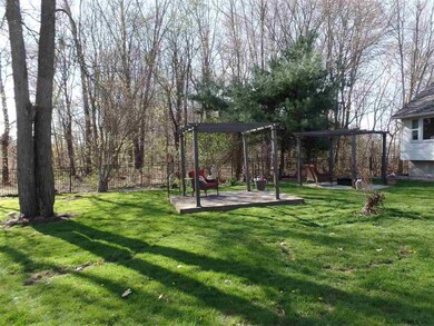 38 Cindy Crest Dr, Schenectady, NY 12306 - photo 5