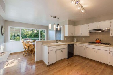 1060 Cascade Dr, Menlo Park, CA 94025 - photo 7