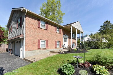 2001 Oakleaf Dr, Schenectady, NY 12303 - photo 2