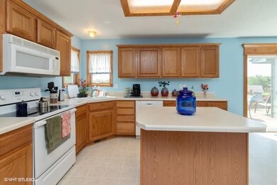 305 Marshall Ct, Runnells, IA 50237 - photo 2