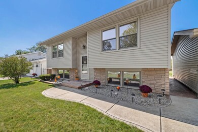 253 Walnut Ln, Crown Point, IN 46307 - photo 3