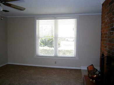 Den/Family/Great Room. Double insulated windows th