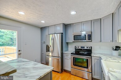 8103 Parkdale Ct, Springfield, VA 22153 - photo 4