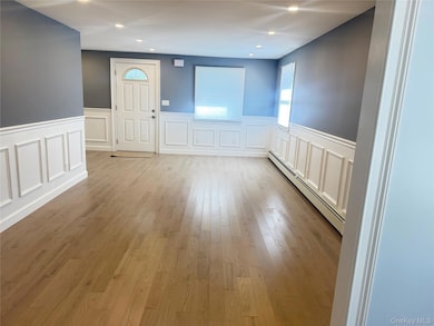 56 Heisser Ln, Farmingdale, NY 11735 - photo 5