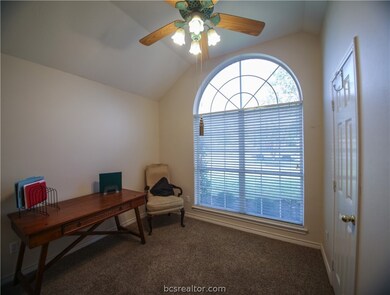 secondary bedroom/home office/ playroom