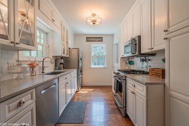 620 N Brainard St, Naperville, IL 60563 - photo 5