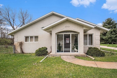 54733 Pear Rd, South Bend, IN 46628 - photo 3