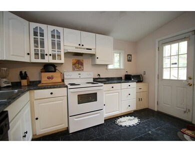 9 Hesper St, Saugus, MA 01906 - photo 6