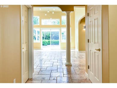 Living Room/Entrance