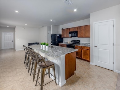 Spacious kitchen w/granite