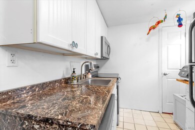 475 W Broadway unit G4, Long Beach, NY 11561 - photo 6