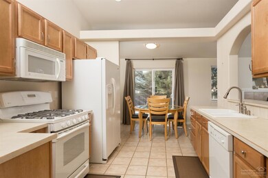 19547 Greatwood Loop, Bend, OR 97702 - photo 7