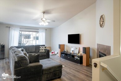 05-Living Room_ELI07622-Edit
