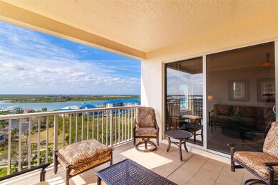 Balcony offers panoramic views of the river!