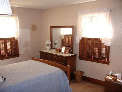 22 Cleveland Ave, Westfield, MA 01085 - photo 5