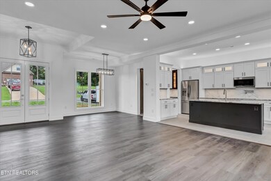 06-351 Fairway Dr-6