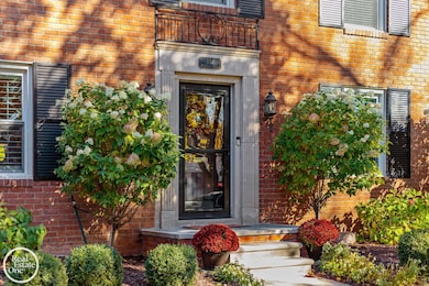 352 Mckinley Ave, Grosse Pointe Farms, MI 48236 - photo 4