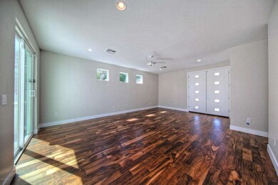 3845EEarll007