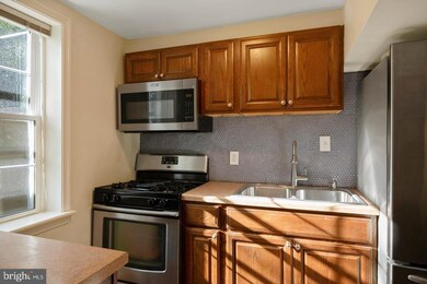 6602 10th St unit J, Alexandria, VA 22307 - photo 3