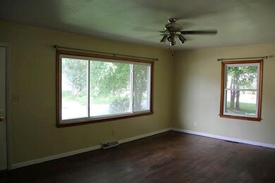 728 E 11th St N, Newton, IA 50208 - photo 5