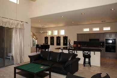 Greak Room-Kitchen