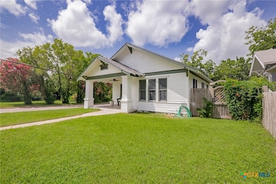 212 Coke St, Yoakum, TX 77995 - photo 3