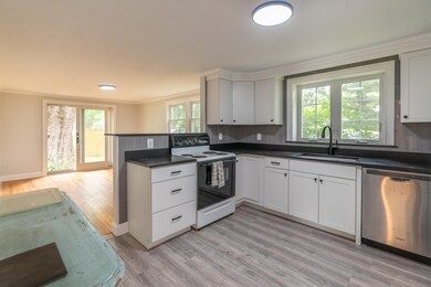 8 Clairmoor Dr, Nashua, NH 03060 - photo 6