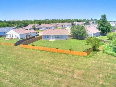 9420 Checkerbloom Dr, Oklahoma City, OK 73165 - photo 6