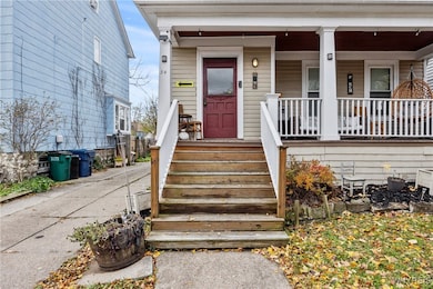 Inviting front door!