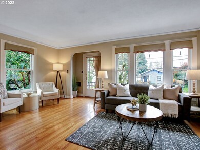 Living Room/Entrance