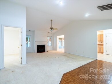 122 Wiltshire Cir, Fletcher, NC 28732 - photo 3