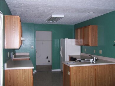 629 Cembra Dr, Greenwood, IN 46143 - photo 5