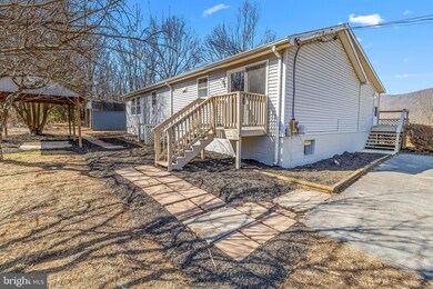 75 Apple Orchard Ct, Berkeley Springs, WV 25411 - photo 4