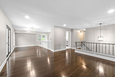 1180 Cobble Hill Ct, Hoffman Estates, IL 60169 - photo 6