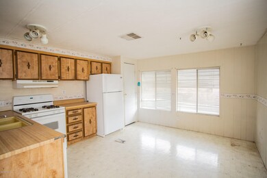 Kitchen / Dining Area