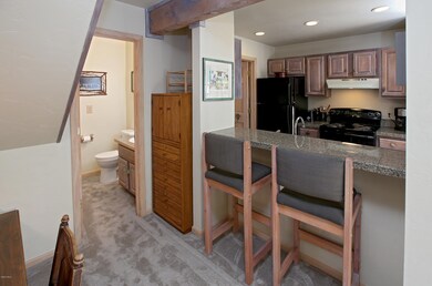 4352_spruce_way_unit_2_kitchen_1