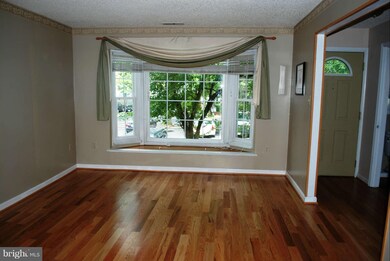 1516 Lowell Ct, Crofton, MD 21114 - photo 5