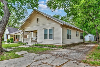 713 N Commerce St, Gainesville, TX 76240 - photo 2
