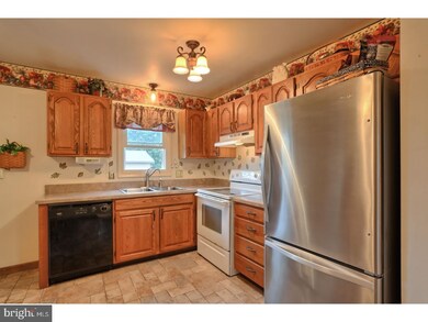 1091 W Market St, Schuylkill Haven, PA 17972 - photo 3