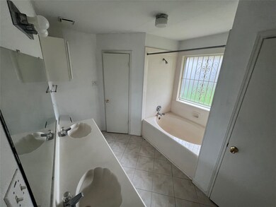9515 Coast Bridge St, Houston, TX 77075 - photo 5