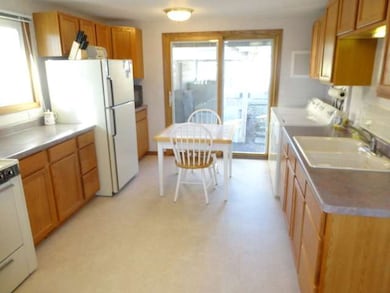 620 Santa fe Ave, Carpentersville, IL 60110 - photo 2