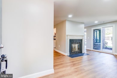 18042 Chalet Dr unit 101, Germantown, MD 20874 - photo 4