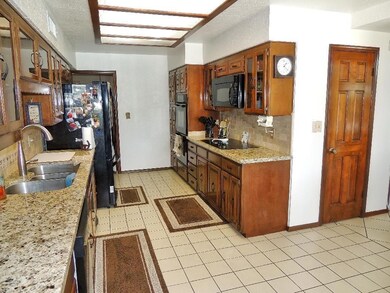 11113 Leo Collins Dr, El Paso, TX 79936 - photo 6