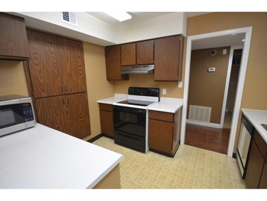 216 University Pkwy unit 8W, Johnson City, TN 37604 - photo 5