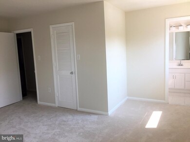 3005 White Birch Ct, Fairfax, VA 22031 - photo 7