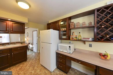 402 Orleans Cir SW, Vienna, VA 22180 - photo 6