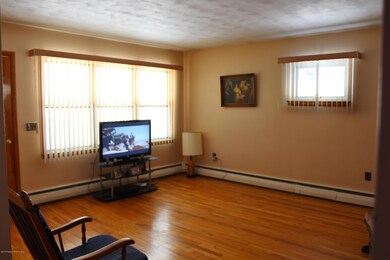 217 Mcclure Ave, Old Forge, PA 18518 - photo 5